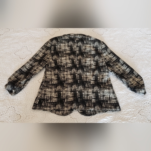 SOHO Apparel Ltd. B&W Blazer - Picture 2 of 10